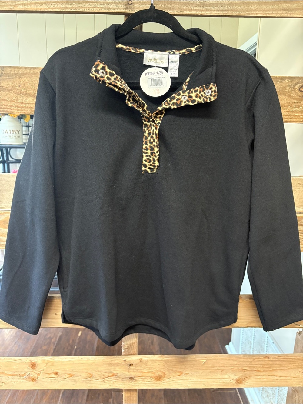 ViV & Lou sweatshirt pullover Leopard-Print Collar Accent NWT
